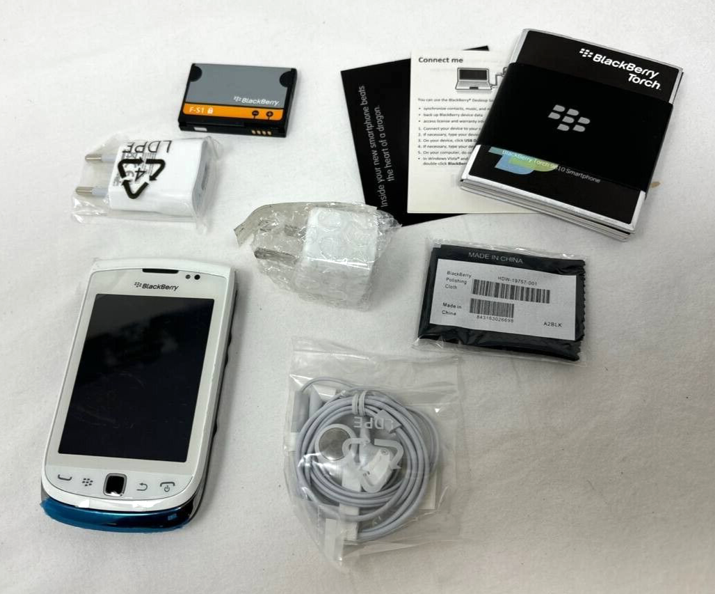 BlackBerry Torch 9810 Unlocked 3G Phone 5MP Touch Screen 3.2" 8GB White Kit