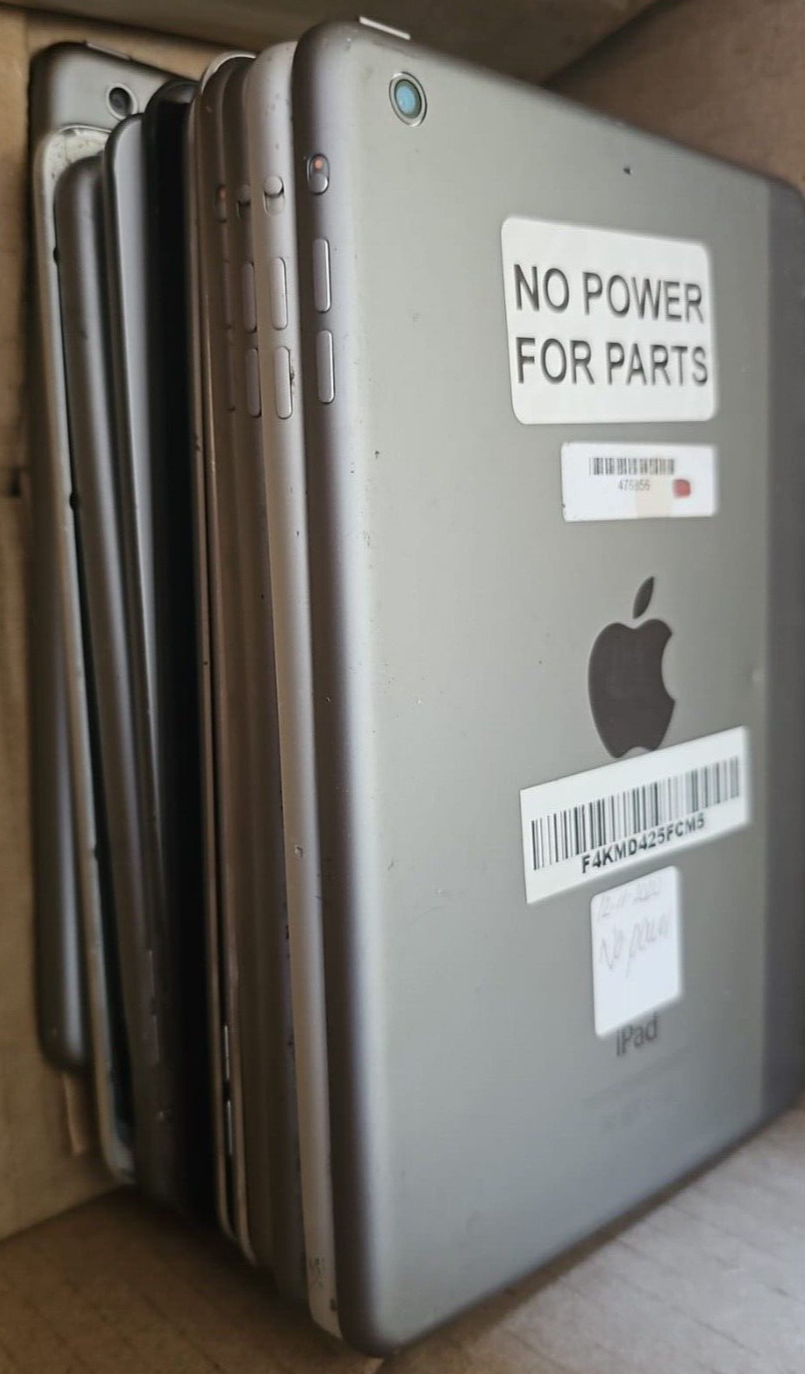 400 Lot Apple iPad Broken Tablet Good for Replacement Wholesale Mix Models As Is