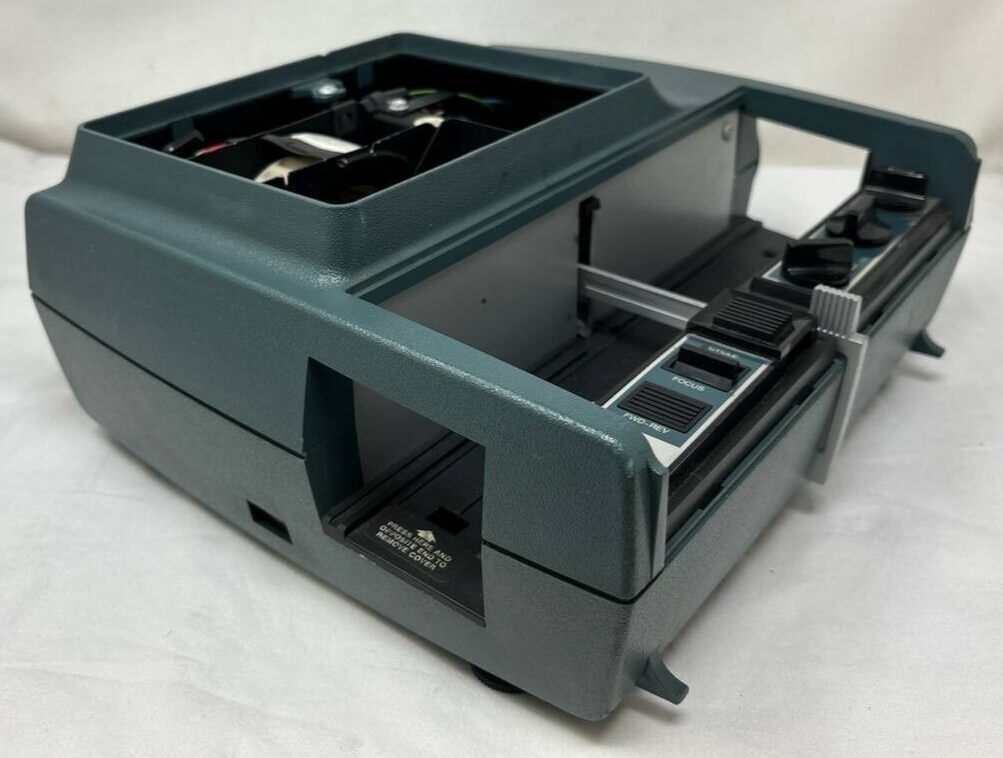 Sawyers Grand Prix 570 R Slide Projector Portable Compact Vintage As Is READ
