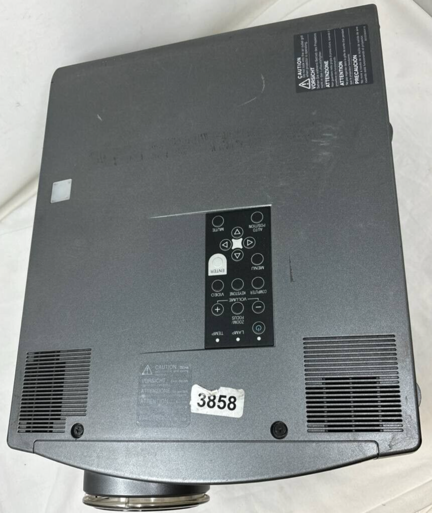 Mitsubishi X490U Conference Projector 3 LCD Portable XGA Iris Sensor Speaker
