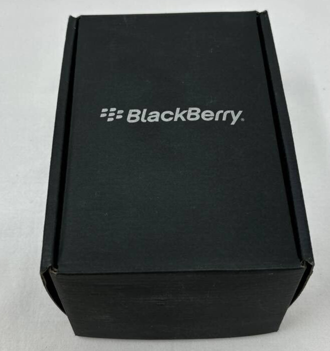 BlackBerry Torch 9810 Unlocked 3G Phone 5MP Touch Screen 3.2" 8GB White Kit