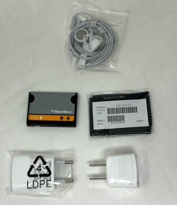 BlackBerry Torch 9810 Unlocked 3G Phone 5MP Touch Screen 3.2" 8GB White Kit
