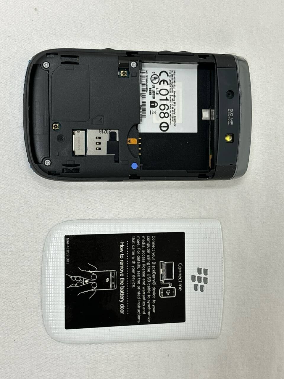 BlackBerry Torch 9810 Unlocked 3G Phone 5MP Touch Screen 3.2" 8GB White Kit