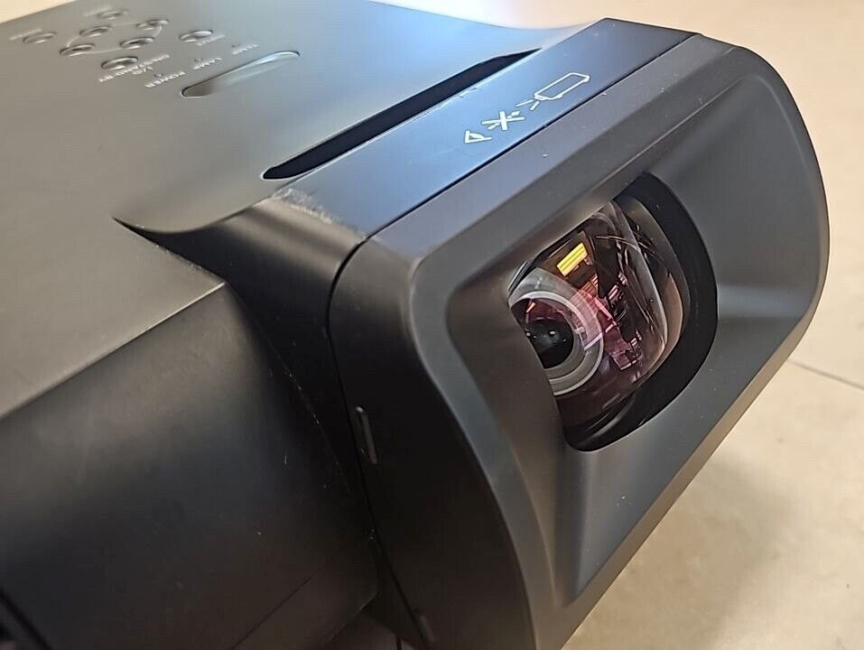 Sanyo PDG-PXL100 Short Throw Conference Room Projector Home Theater Black READ