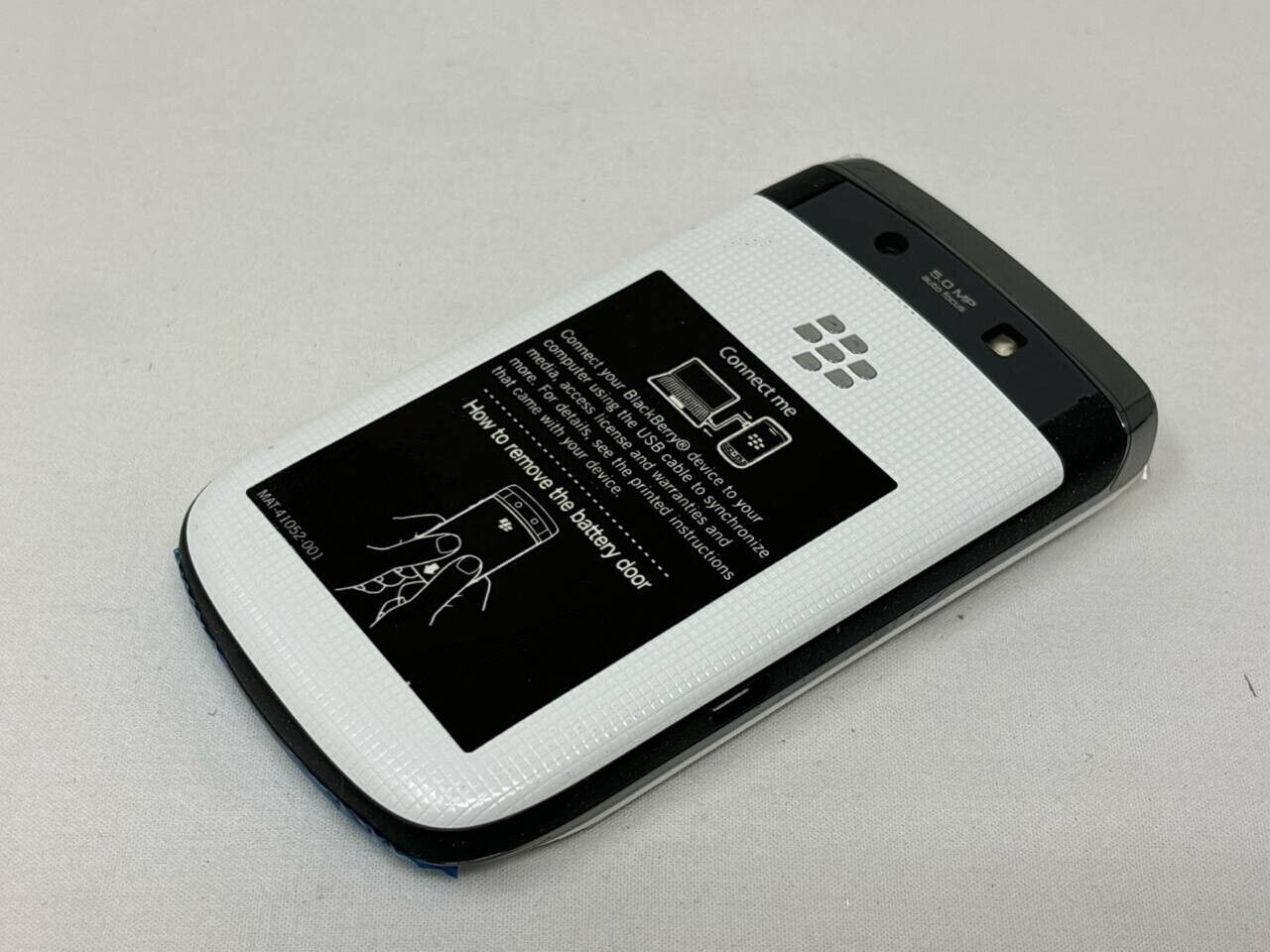 BlackBerry Torch 9810 Unlocked 3G Phone 5MP Touch Screen 3.2" 8GB White Kit