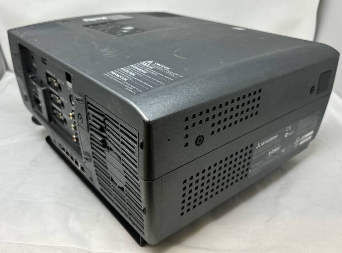 Mitsubishi X490U Conference Projector 3 LCD Portable XGA Iris Sensor Speaker