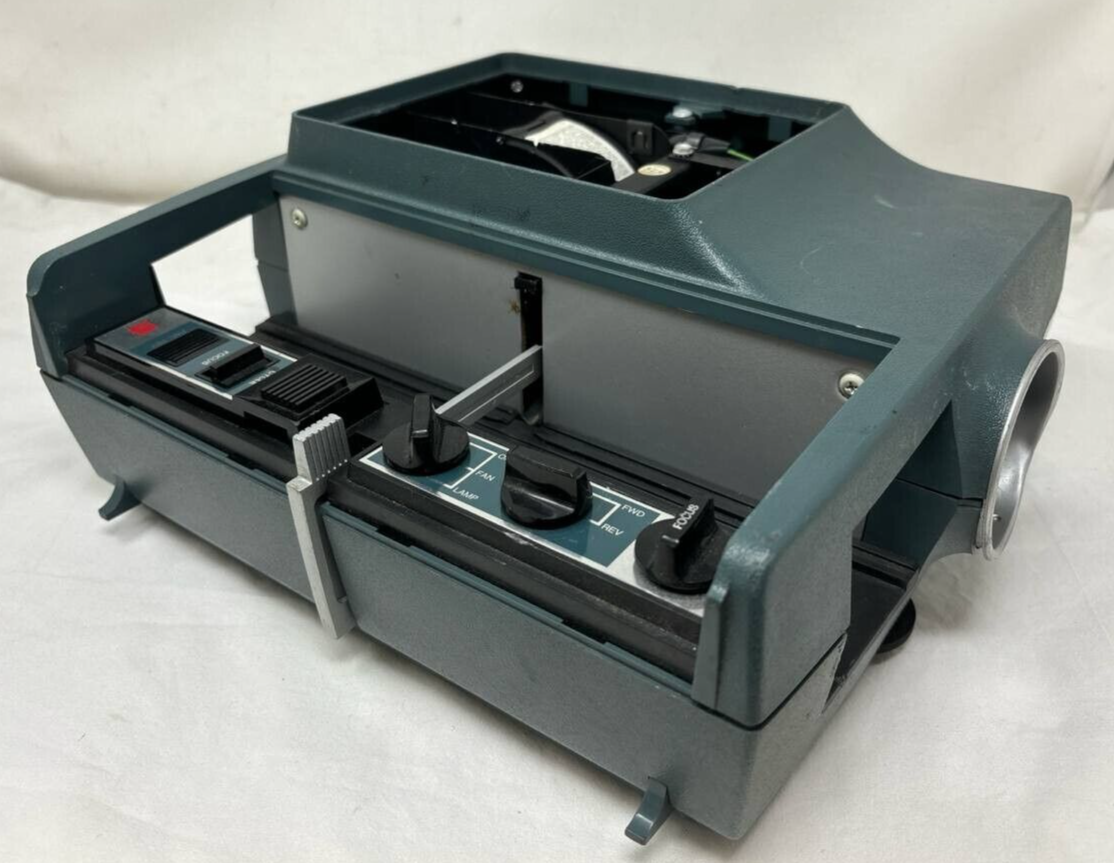 Sawyers Grand Prix 570 R Slide Projector Portable Compact Vintage As Is READ