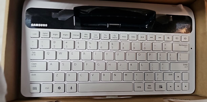 Samsung Wired USB Full Size Keyboard 83 Keys Dock Station White Galaxy Tab  7"