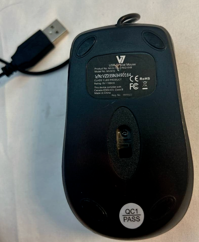 V7 USB Optical Mouse MV3010 Full Size Wired Plug and Play 3 Button Red OEM