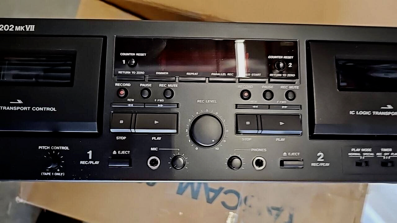 Tascam 202MKVII Cassette Deck Player Rackmount with USB Port Mic 22W READ