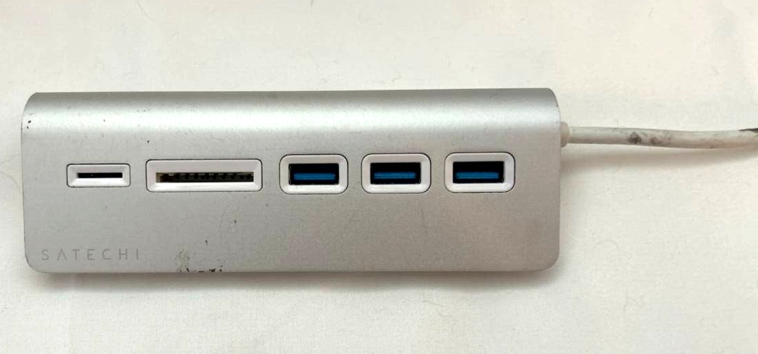 Satechi USB-C Multi Port Adapter Hub USB-A Micro SD Card Reader Docking Silver