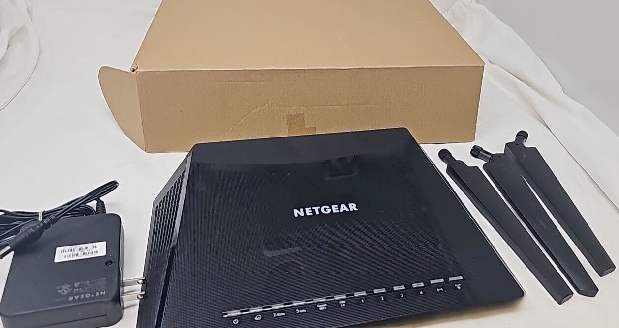 Netgear R6700 v2 Nighthawk Smart WiFi Router AC1750 Dual Band Gigabit Internet