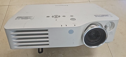 Panasonic PT-AX200U Home Theater Entertainment Projector 2000 ANSI Lumens READ