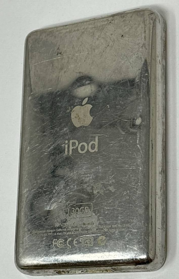 Apple iPod 5th Gen A1136 30GB Digital Player Classic 2005 650mAh READ As Is