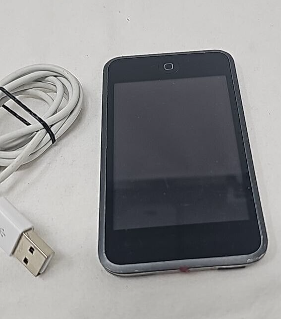 Apple MC540LL iPod Touch 4th Generation 8GB Player 3.5" Bluetooth 2.1 Black READ