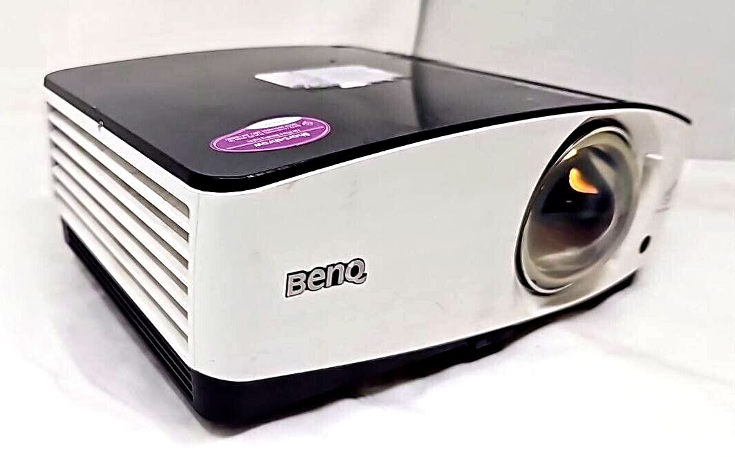 BenQ MP780 ST DLP Home Theater Projector 3D Short Throw 2500 Lumens READ