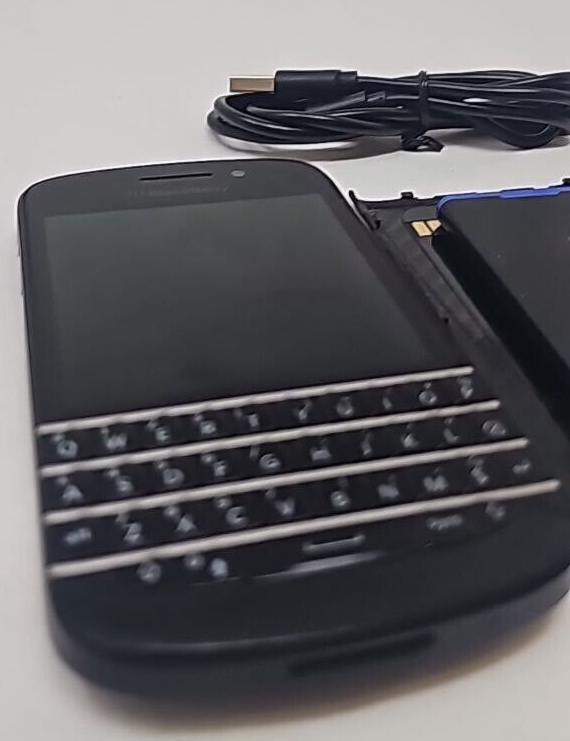 Blackberry Q10 Smartphone QWERTY Dual Core 8MP GPS WiFi Bluetooth 4G READ