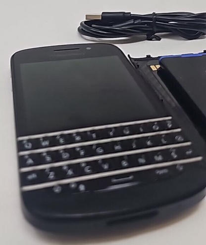 Blackberry Q10 Smartphone QWERTY Dual Core 8MP GPS WiFi Bluetooth 4G READ