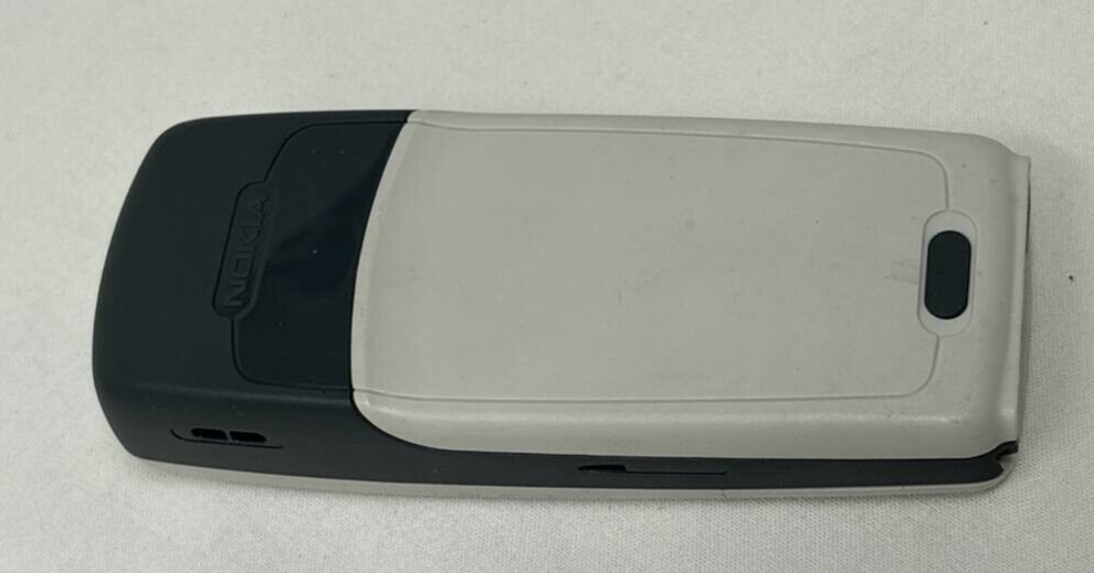 Nokia 2125i Vintage Cellphone Tiny Bar Phone STN Color Internal Antenna