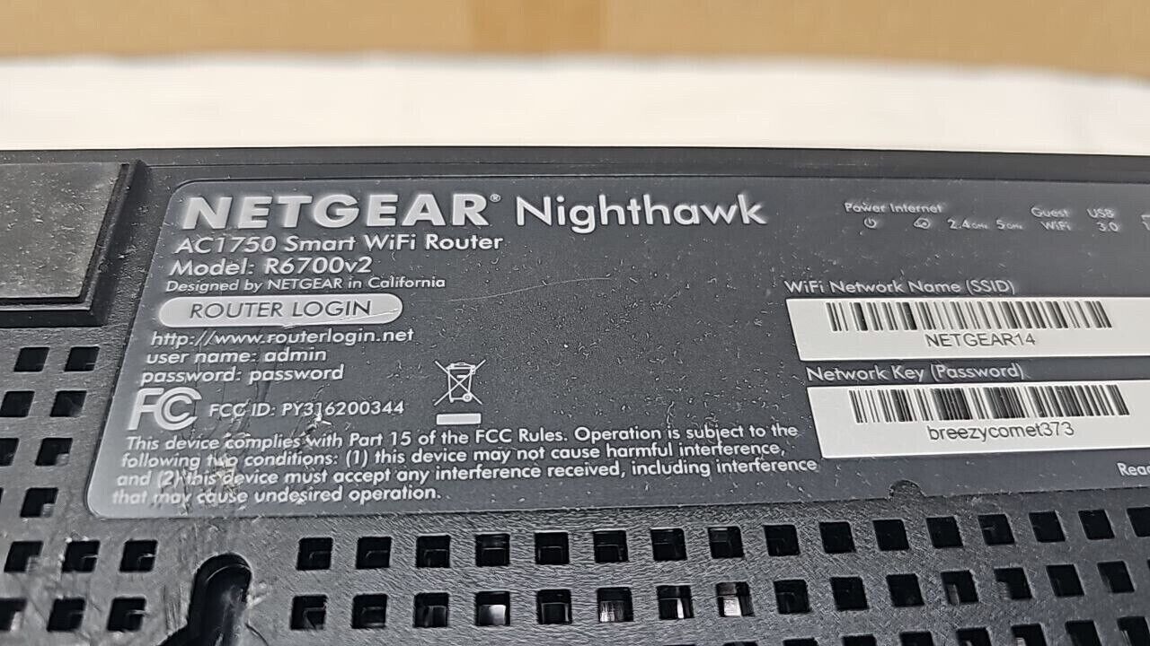 Netgear R6700 v2 Nighthawk Smart WiFi Router AC1750 Dual Band Gigabit Internet