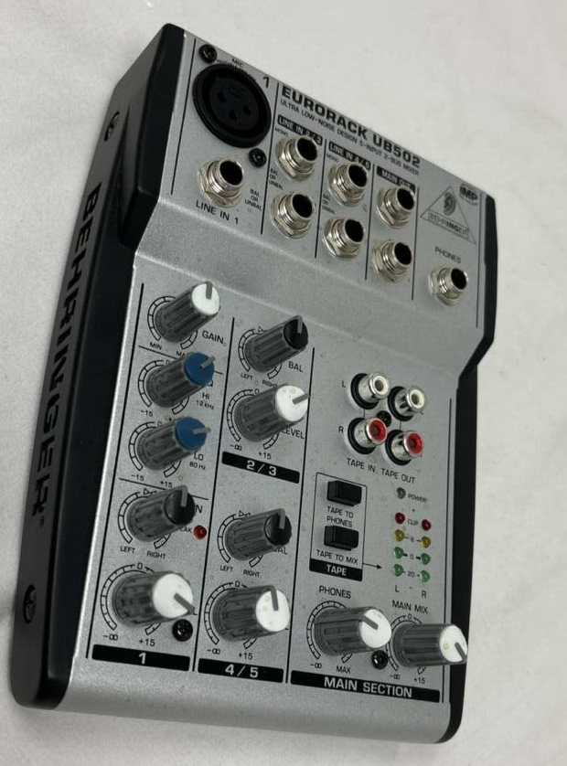 Behringer Eurorack UB502 Ultra Low Noise Design 5 Input 2 Bus Mixer Compact