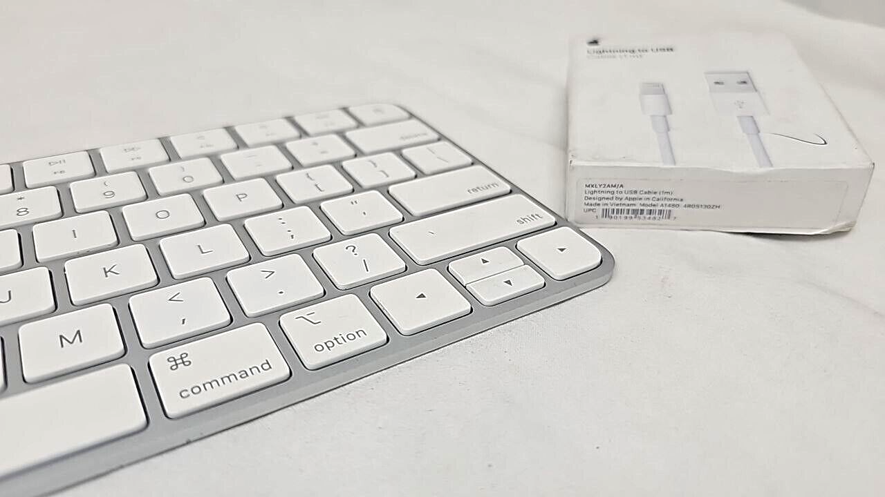 Apple Magic Keyboard US English Wireless Bluetooth for Laptop Mac White A2450