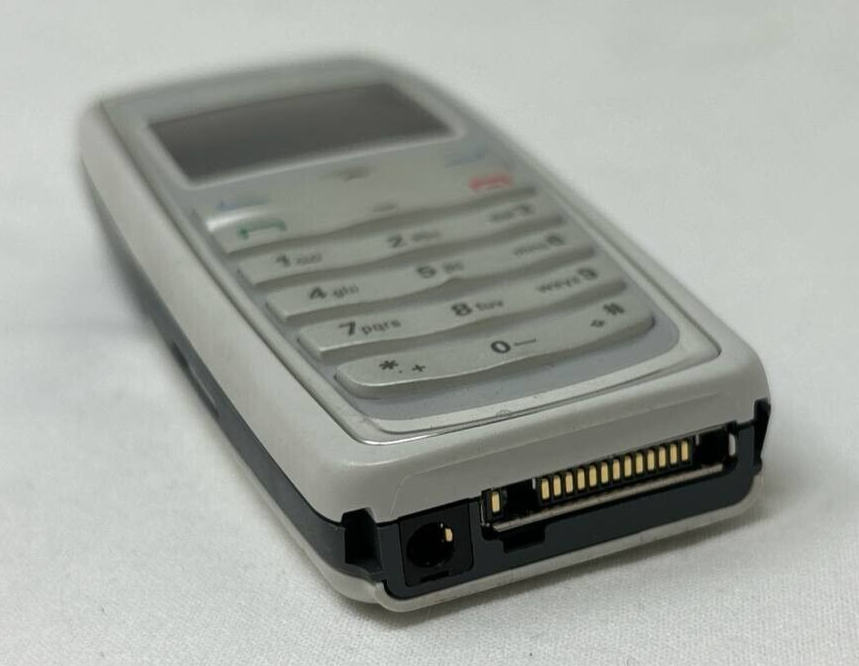 Nokia 2125i Vintage Cellphone Tiny Bar Phone STN Color Internal Antenna