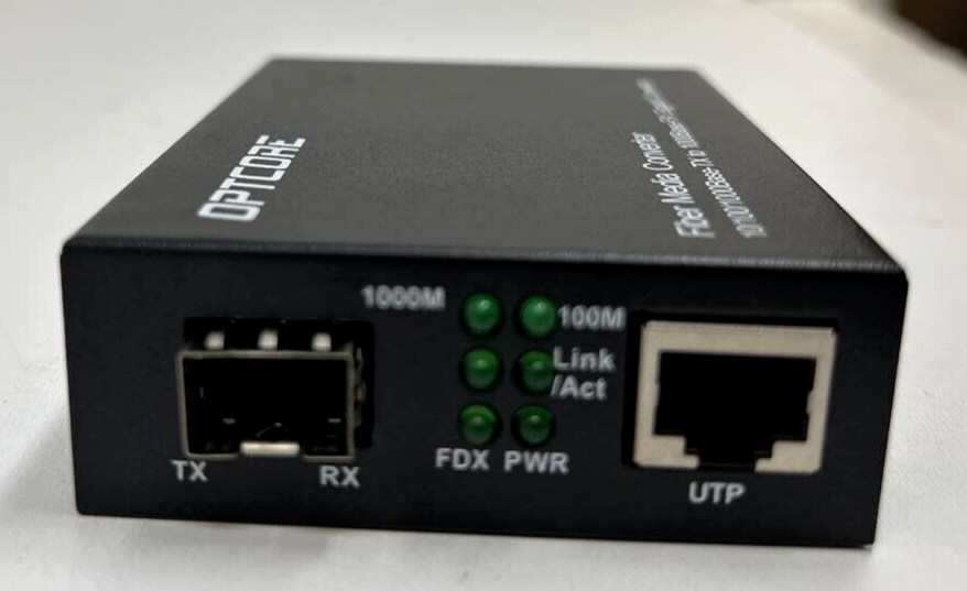 Optcore Media Converter 10/100/1000BASE-T Gigabit Ethernet Switch to SFP Fiber